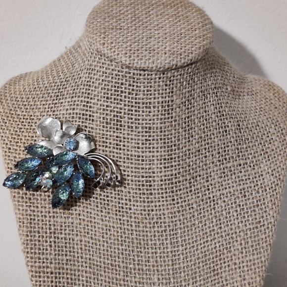 Vintage Iridescent Lava Glass Brooch - Picture 15 of 15